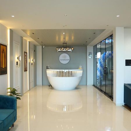 Hotel The Parker Inn By Kbnt Group Surate Exterior foto