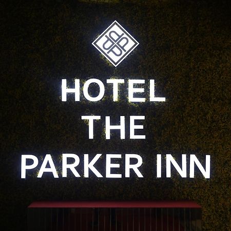 Hotel The Parker Inn By Kbnt Group Surate Exterior foto