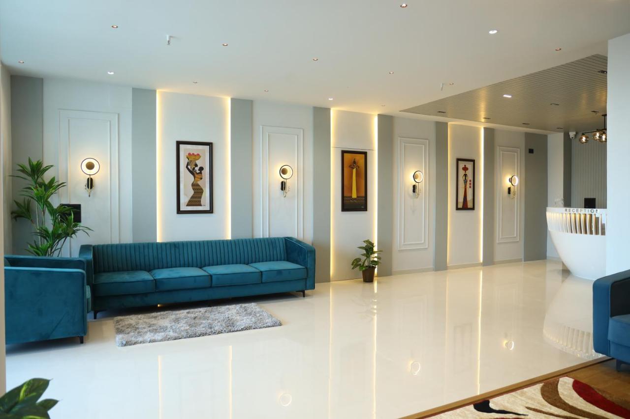 Hotel The Parker Inn By Kbnt Group Surate Exterior foto