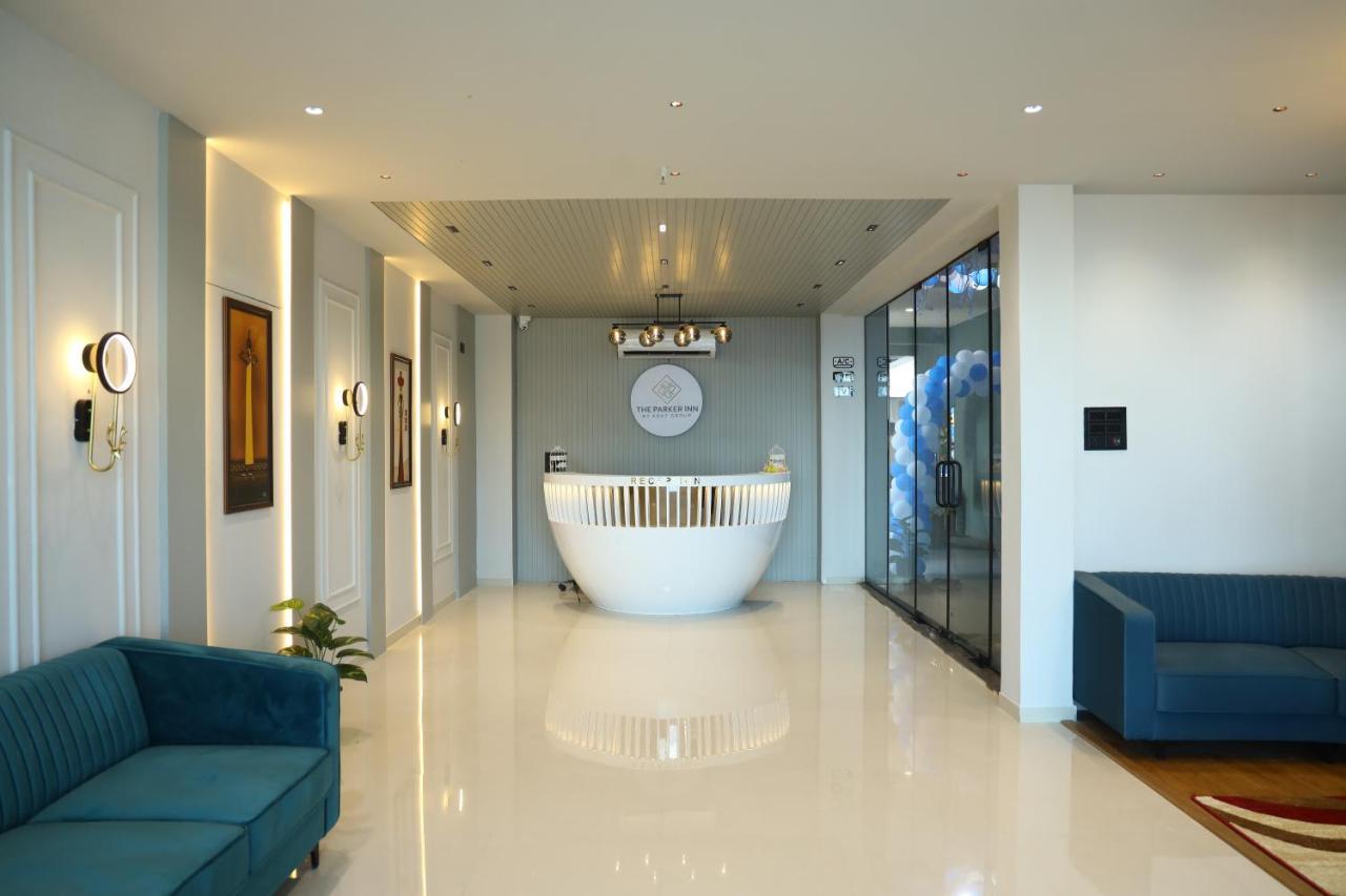 Hotel The Parker Inn By Kbnt Group Surate Exterior foto