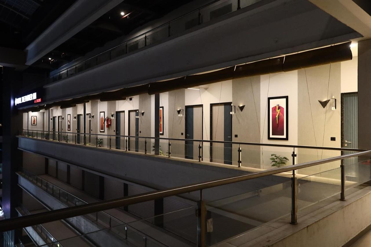 Hotel The Parker Inn By Kbnt Group Surate Exterior foto