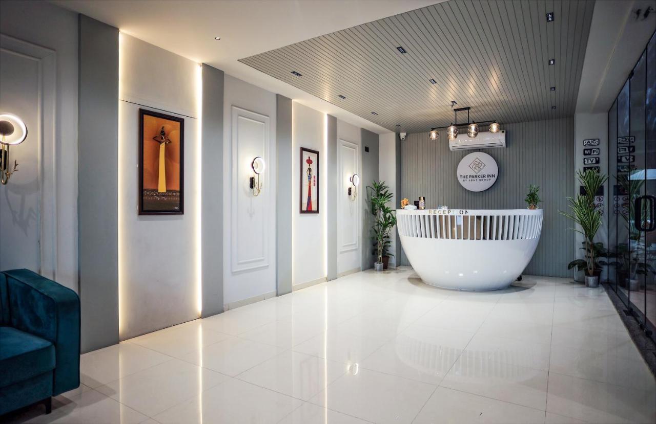 Hotel The Parker Inn By Kbnt Group Surate Exterior foto