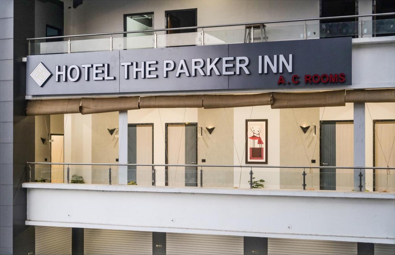 Hotel The Parker Inn By Kbnt Group Surate Exterior foto