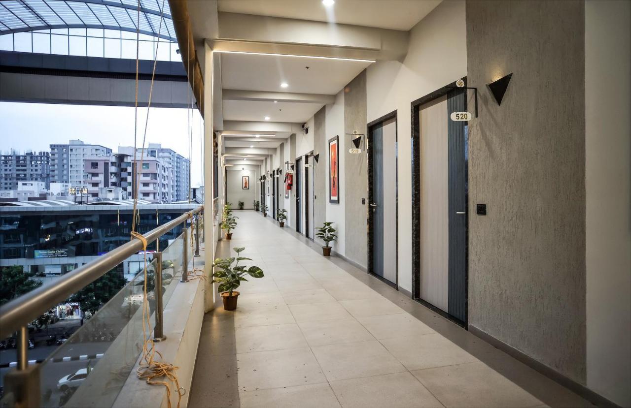 Hotel The Parker Inn By Kbnt Group Surate Exterior foto