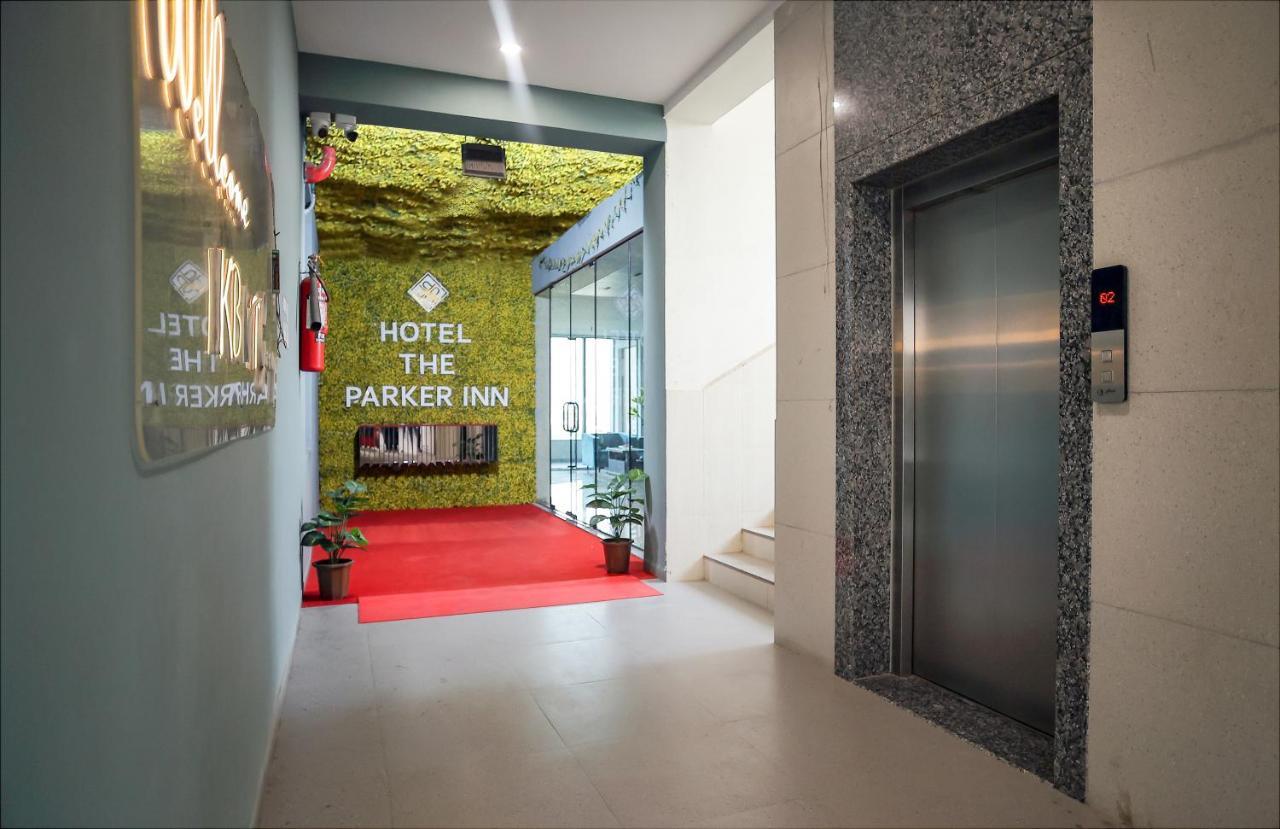 Hotel The Parker Inn By Kbnt Group Surate Exterior foto