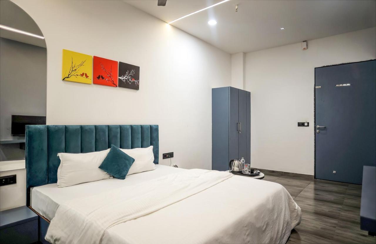 Hotel The Parker Inn By Kbnt Group Surate Exterior foto