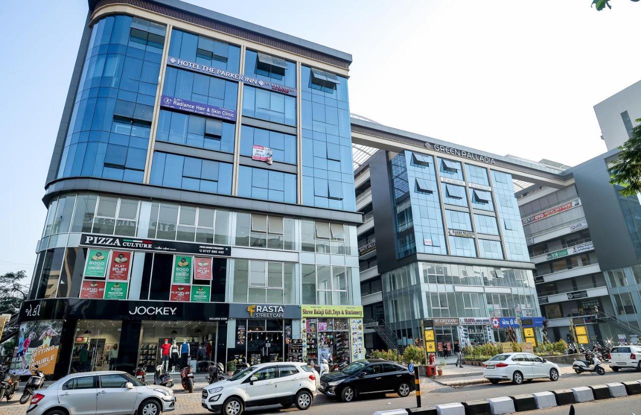 Hotel The Parker Inn By Kbnt Group Surate Exterior foto
