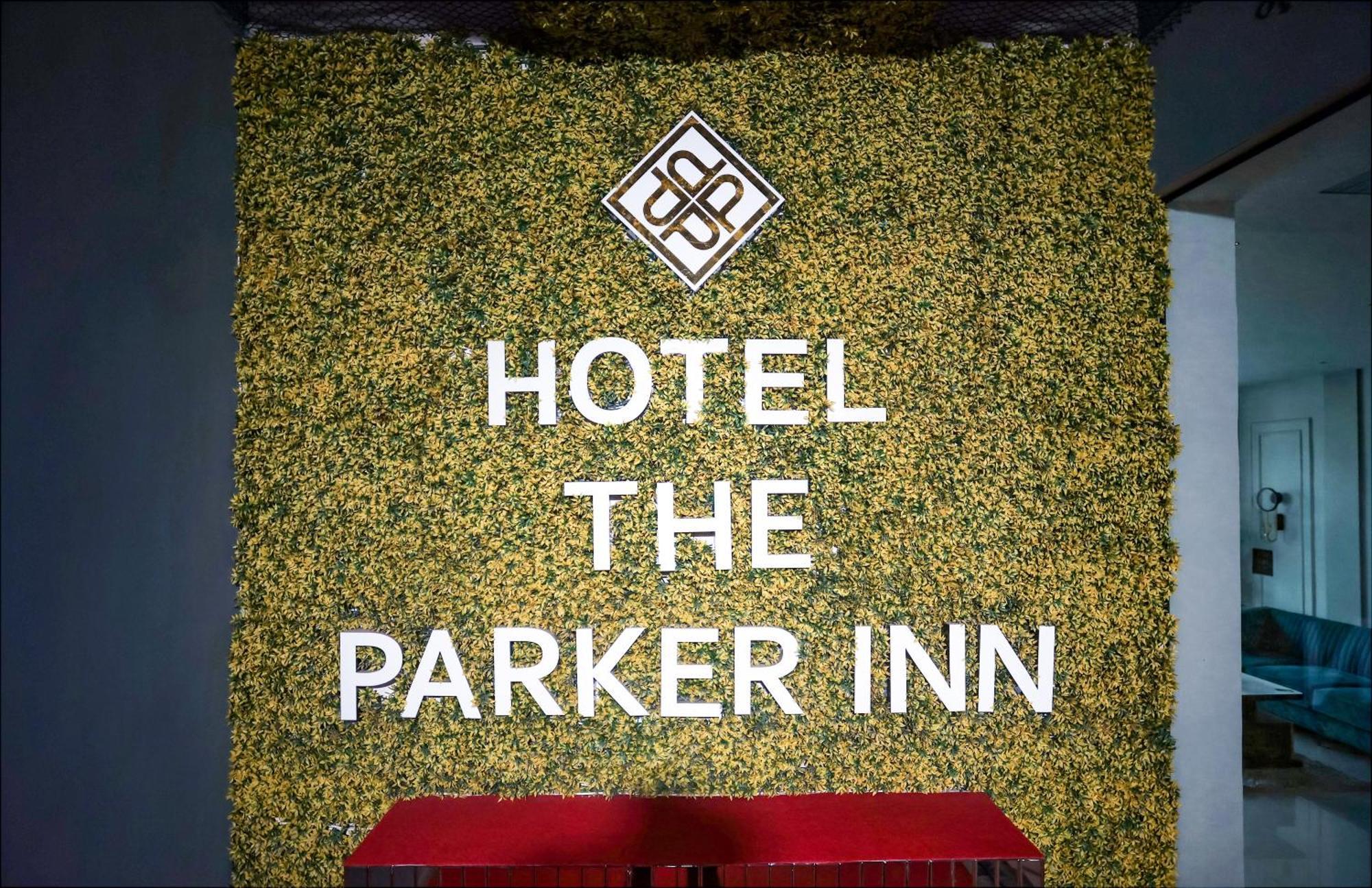 Hotel The Parker Inn By Kbnt Group Surate Exterior foto