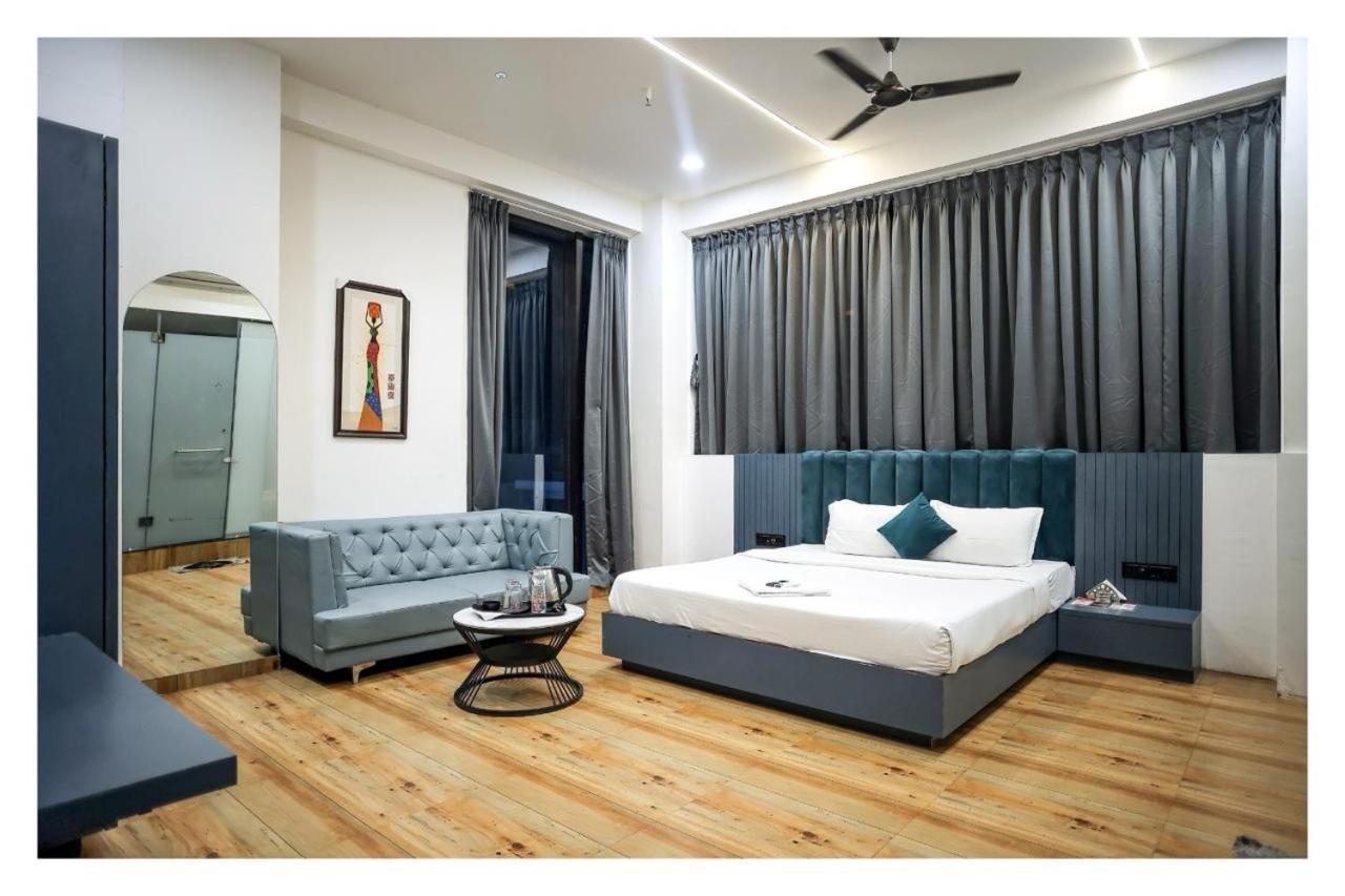 Hotel The Parker Inn By Kbnt Group Surate Exterior foto