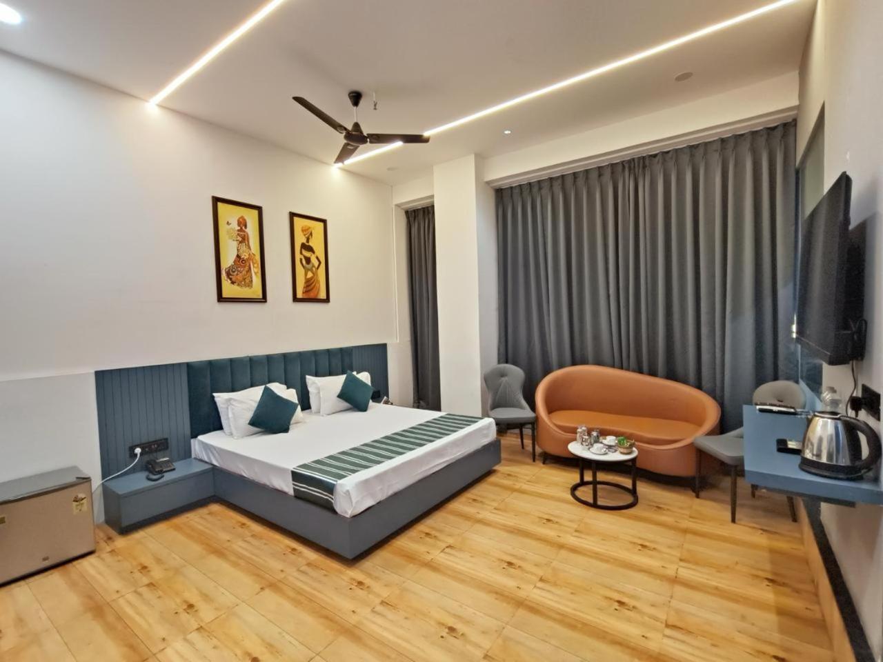 Hotel The Parker Inn By Kbnt Group Surate Exterior foto